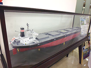 石炭輸送船モデルシップ（模型）の展示
