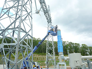 北斗変換所　架空送電線工事の様子